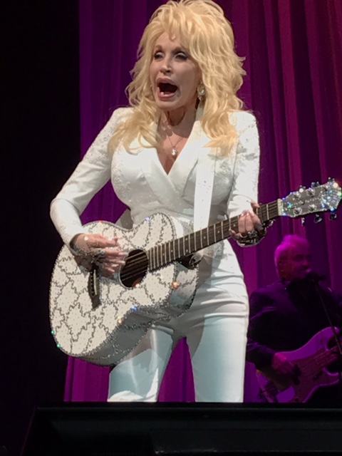 DOLLY PARTON DOES JOLENE